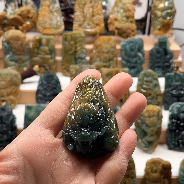 翡翠颈饰未镶嵌天然翡翠A货龙