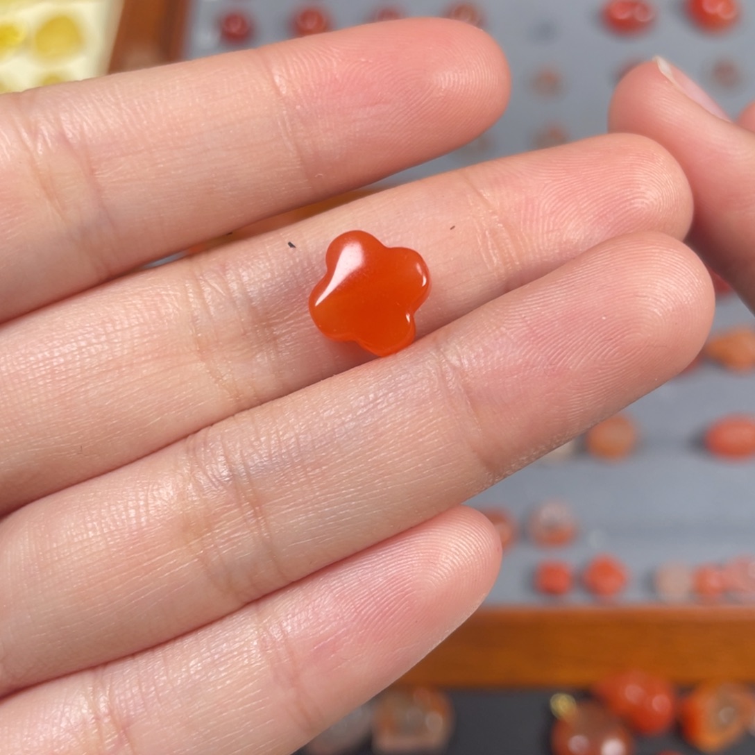 南红玛瑙四叶草未镶嵌