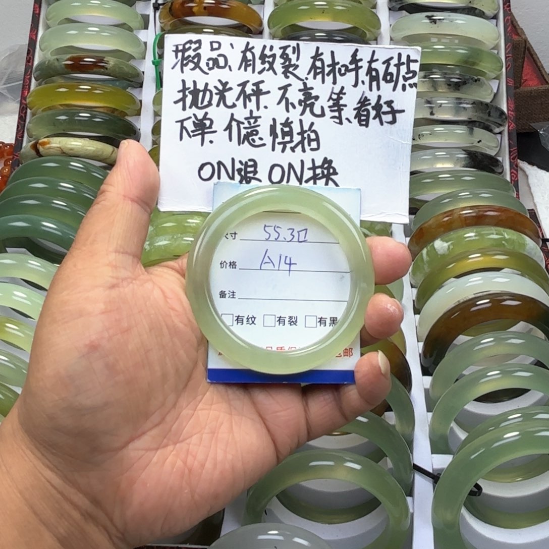 蛇纹石玉手镯未镶嵌