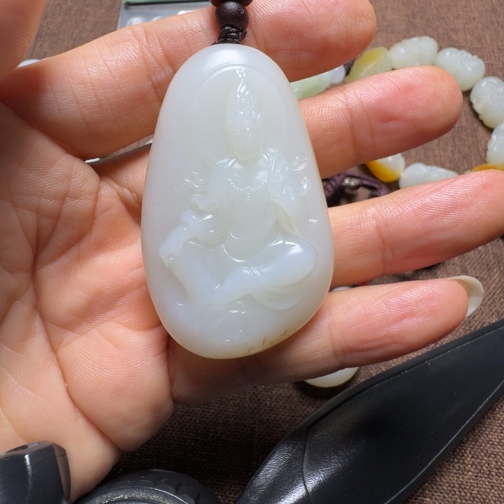 捣***蛋和田玉未镶嵌颈饰