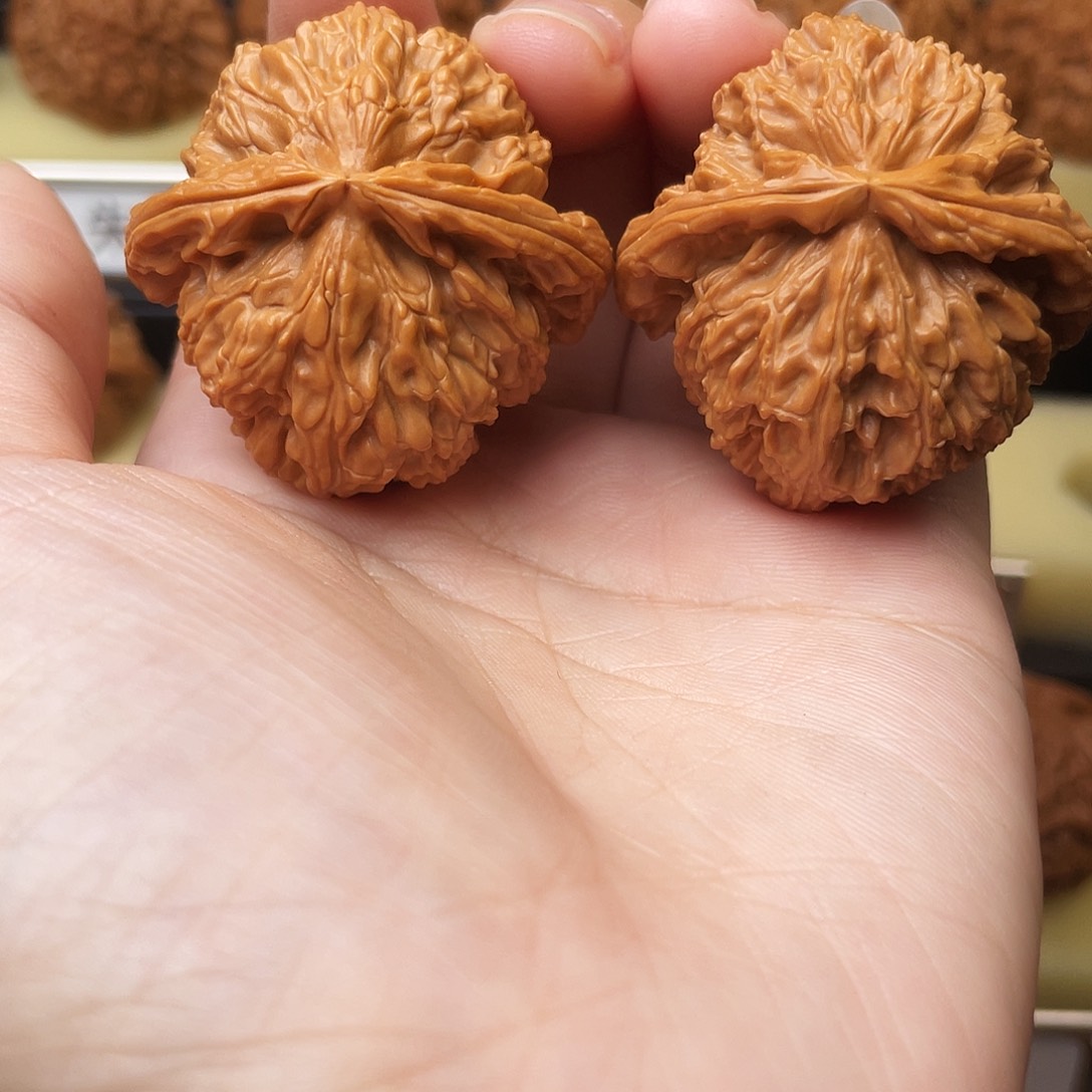 文玩核桃吊坠白狮子40尺501