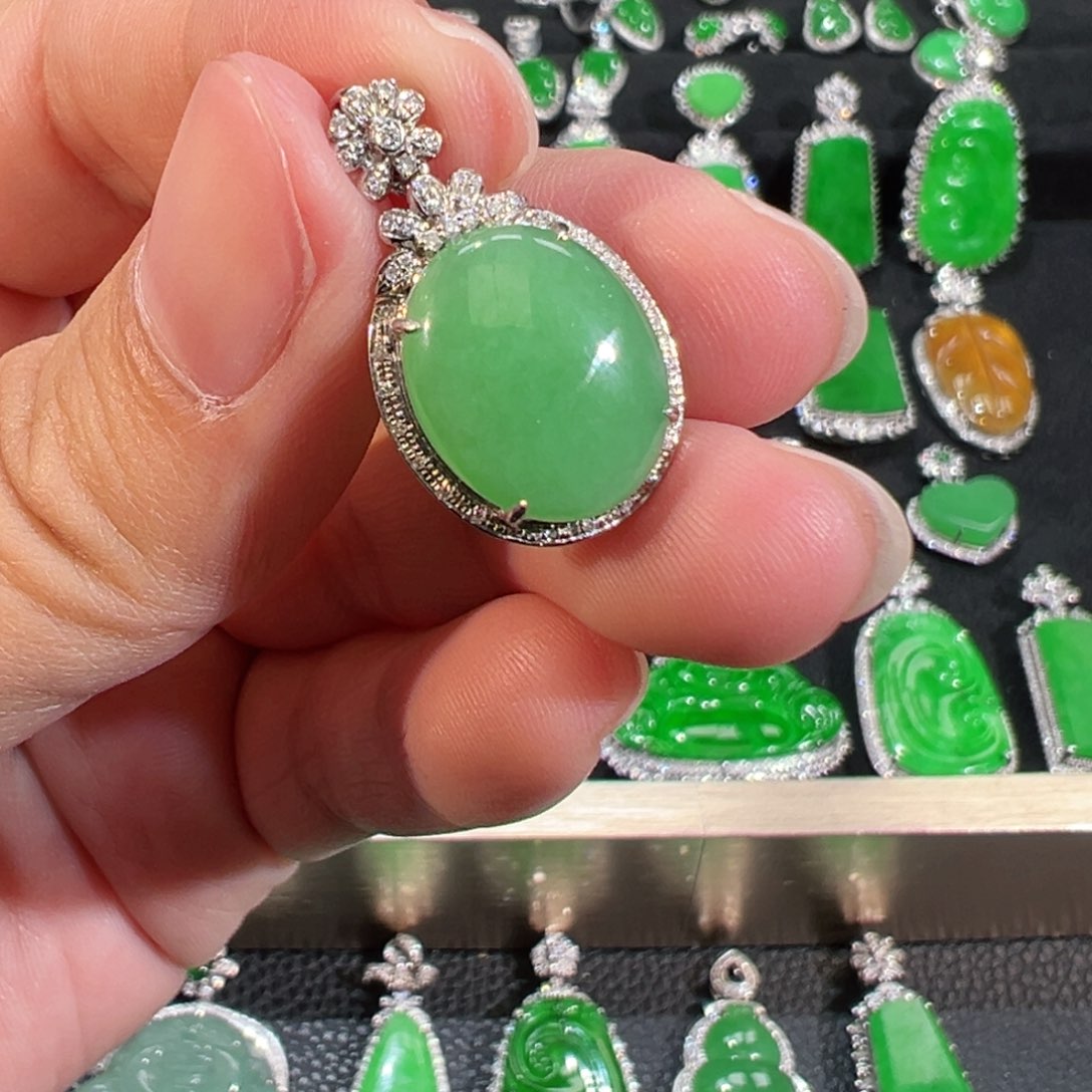 【闪购商品】翡翠吊坠(不含链)18K金镶嵌