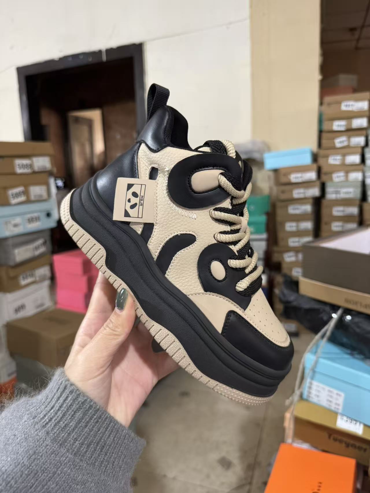 B-432 新款休闲板鞋352193594E