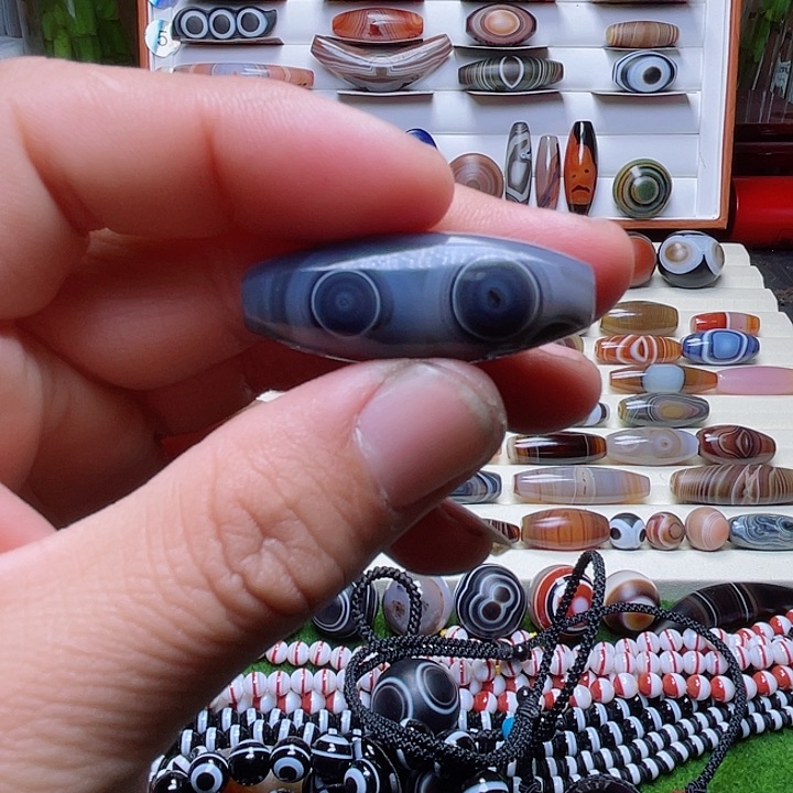 未镶嵌颈饰玛瑙/玉髓祝*