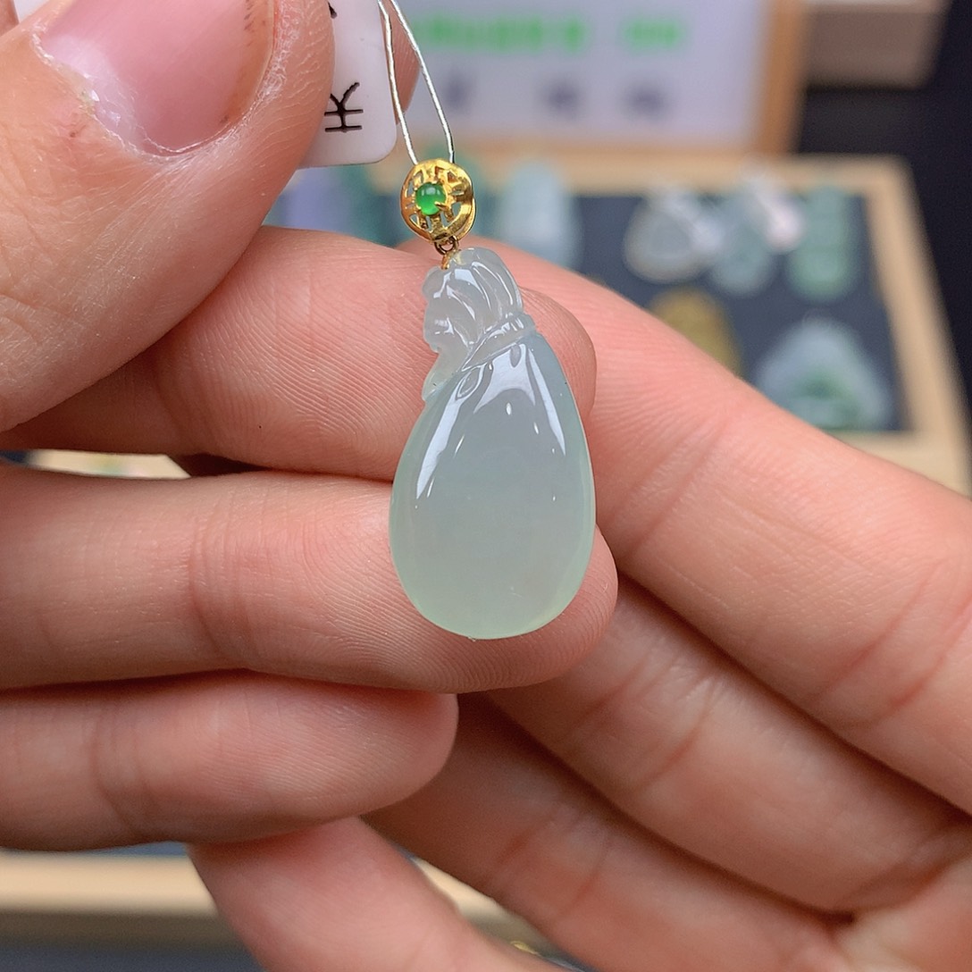 翡翠颈饰18K金镶嵌翡翠