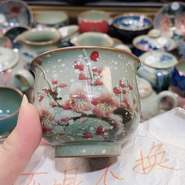 ?****?景德镇陶瓷研究所研究人员