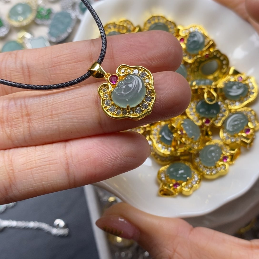 翡翠颈饰未镶嵌翡翠