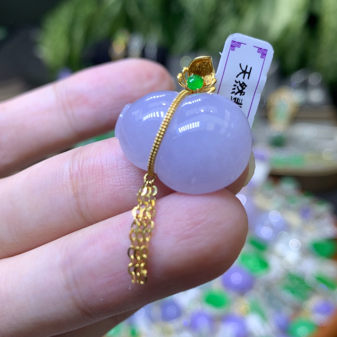颈饰18K金镶嵌翡翠