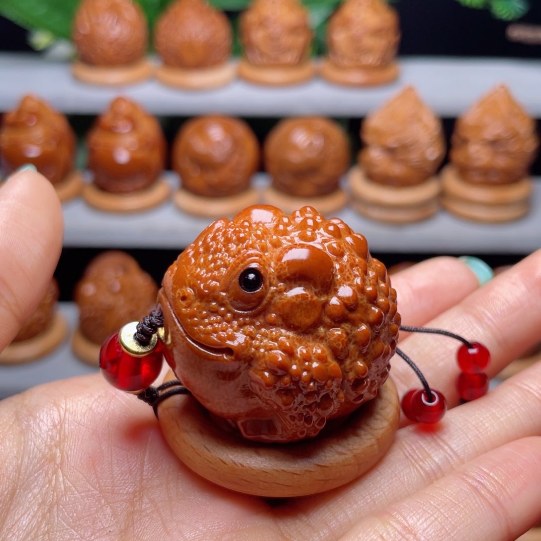 吊坠橄榄核晓*金蟾单子3.5    155