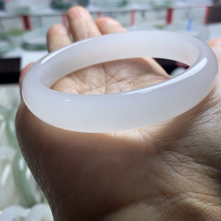 石英岩玉未镶嵌手镯