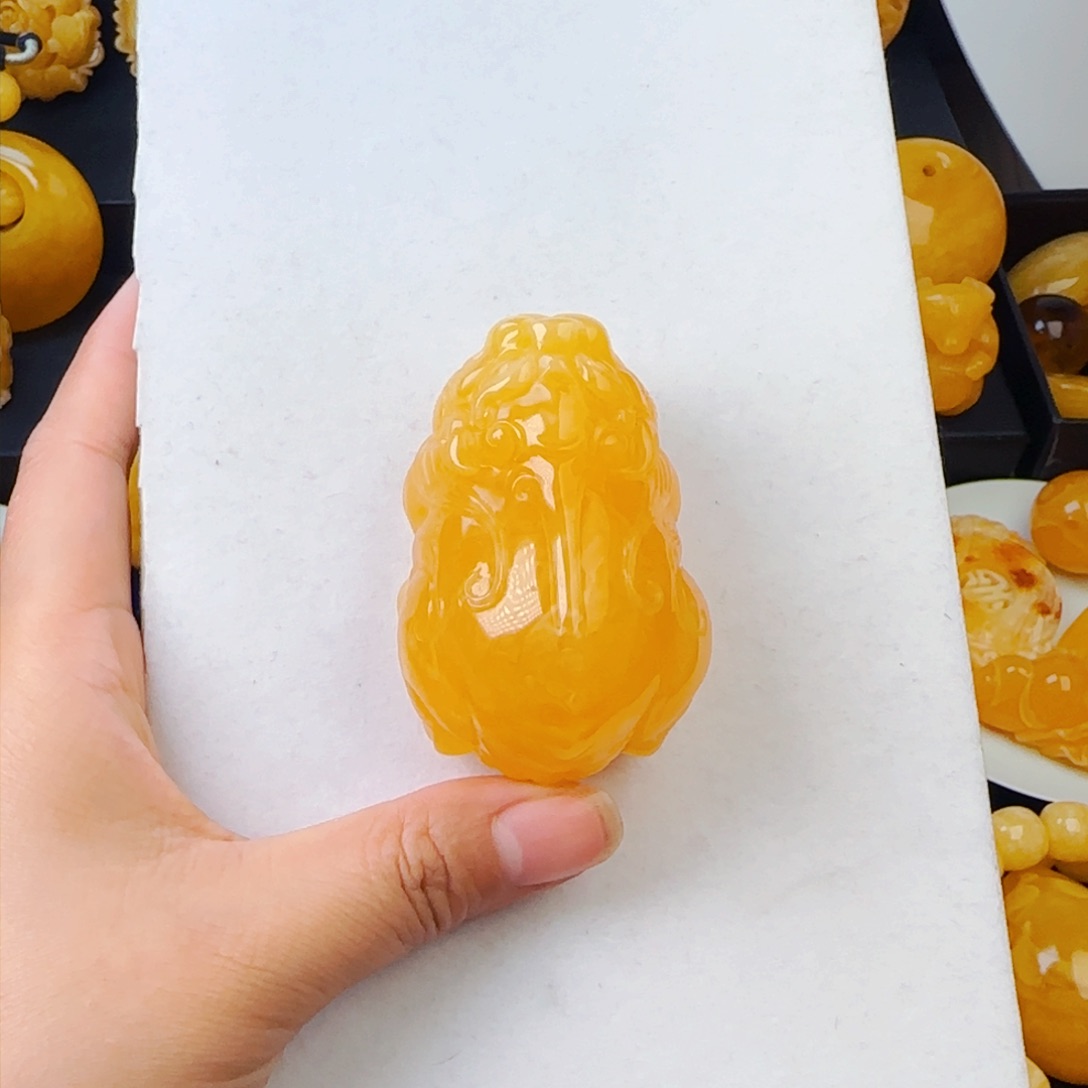 琥珀颈饰未镶嵌貔貅手把件