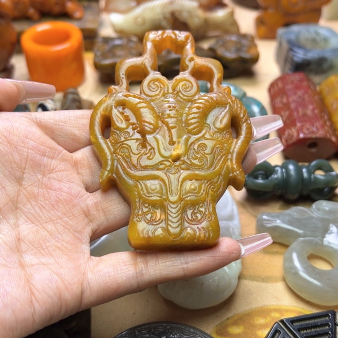 【闪购商品】蛇纹石玉颈饰未镶嵌