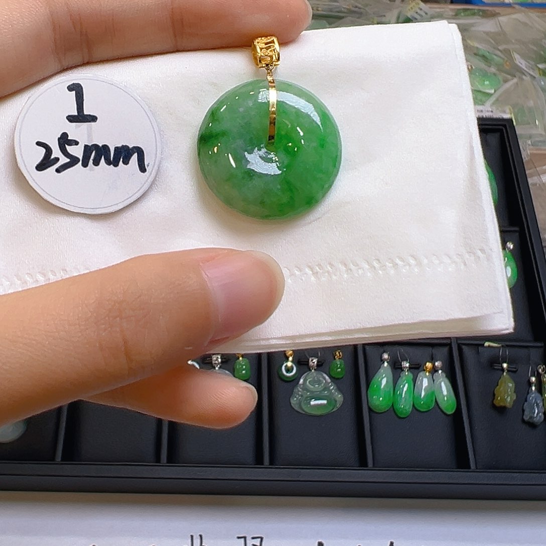 翡翠颈饰18K金镶嵌翡翠