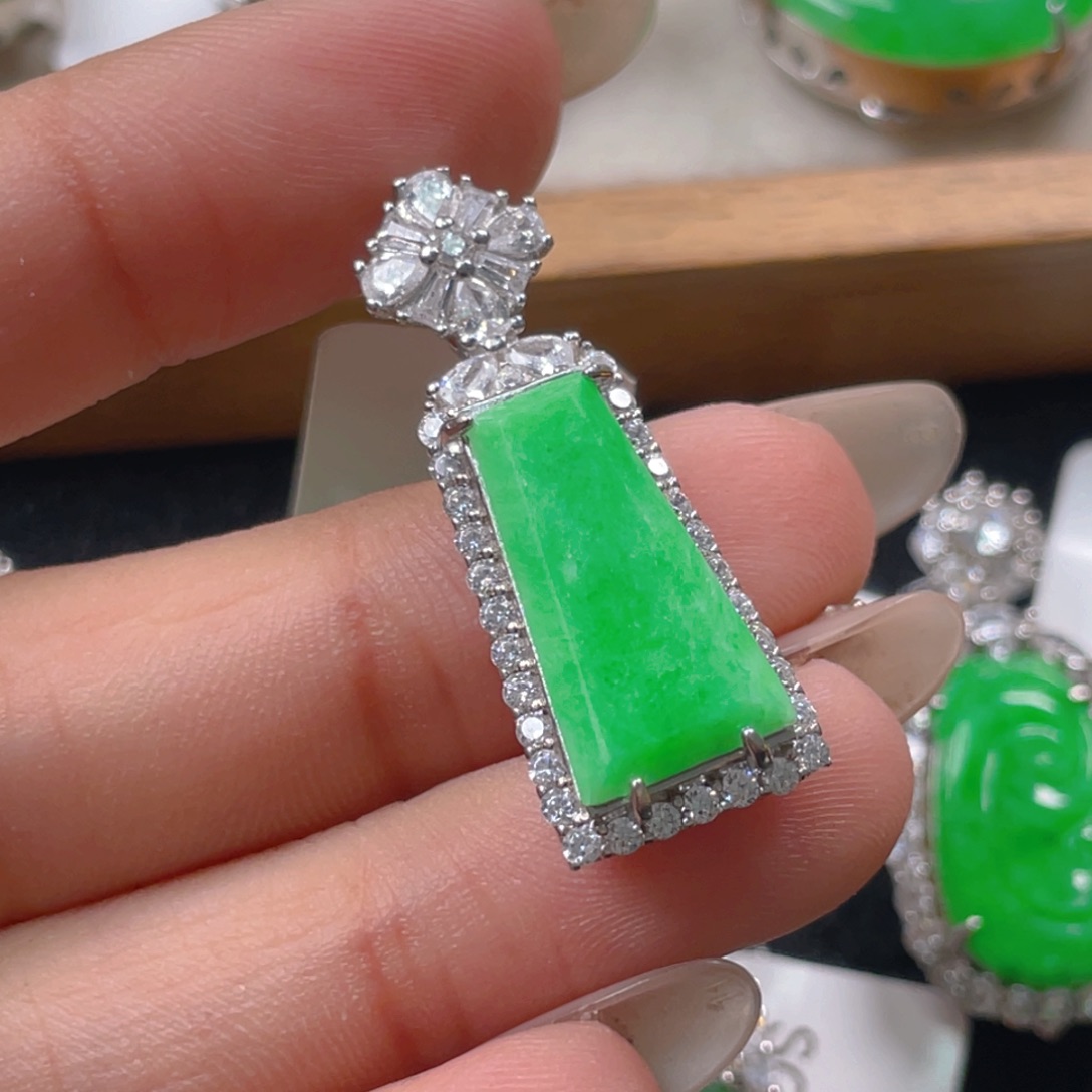 翡翠挂件银S925镶嵌翡翠