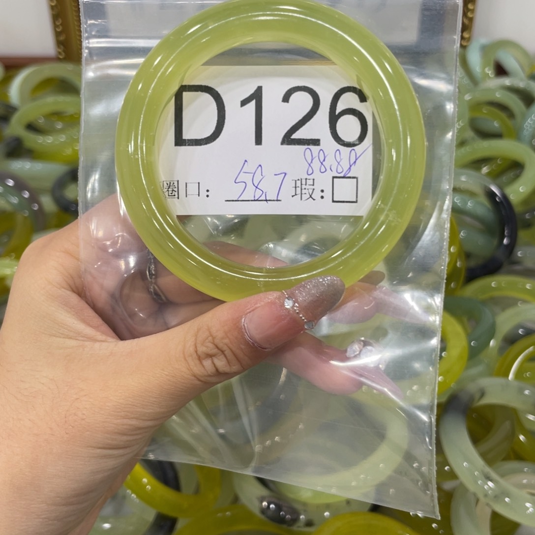 未镶嵌蛇纹石玉颈饰糖*