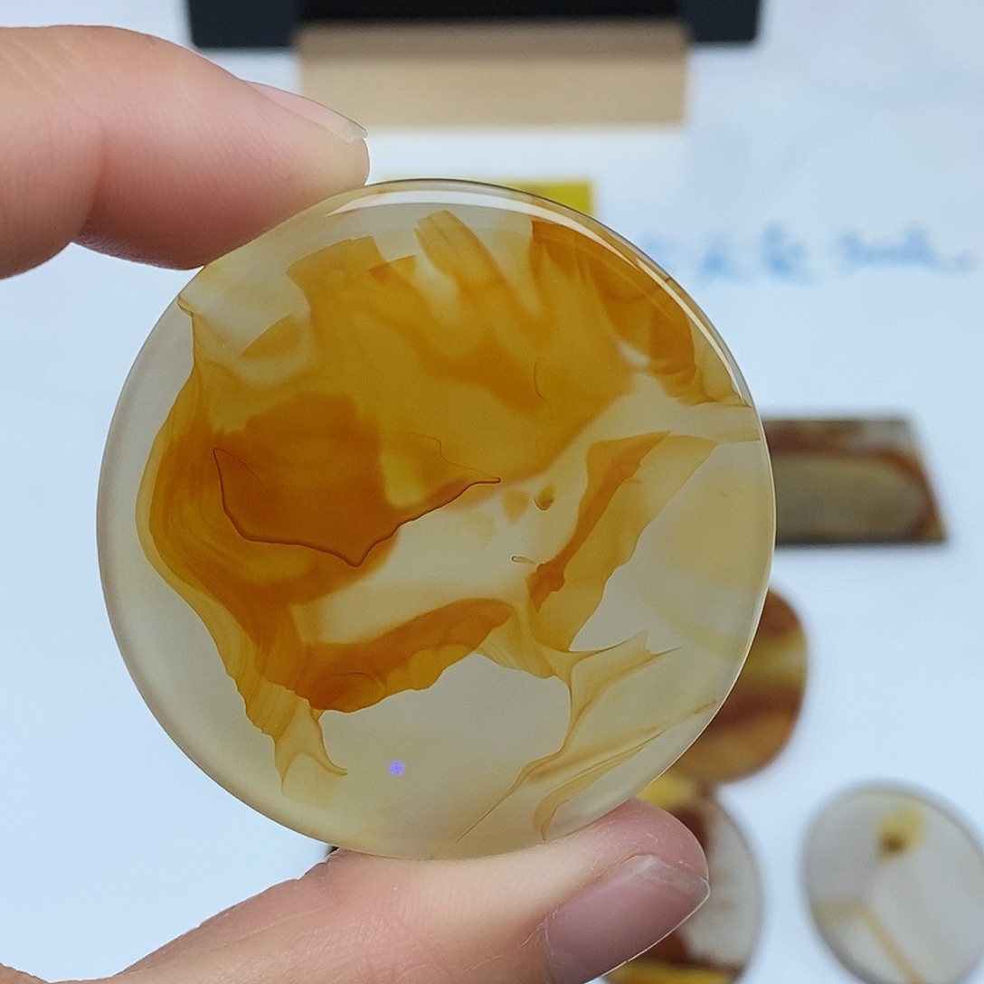 多***辩玛瑙/玉髓未镶嵌珠宝半成品