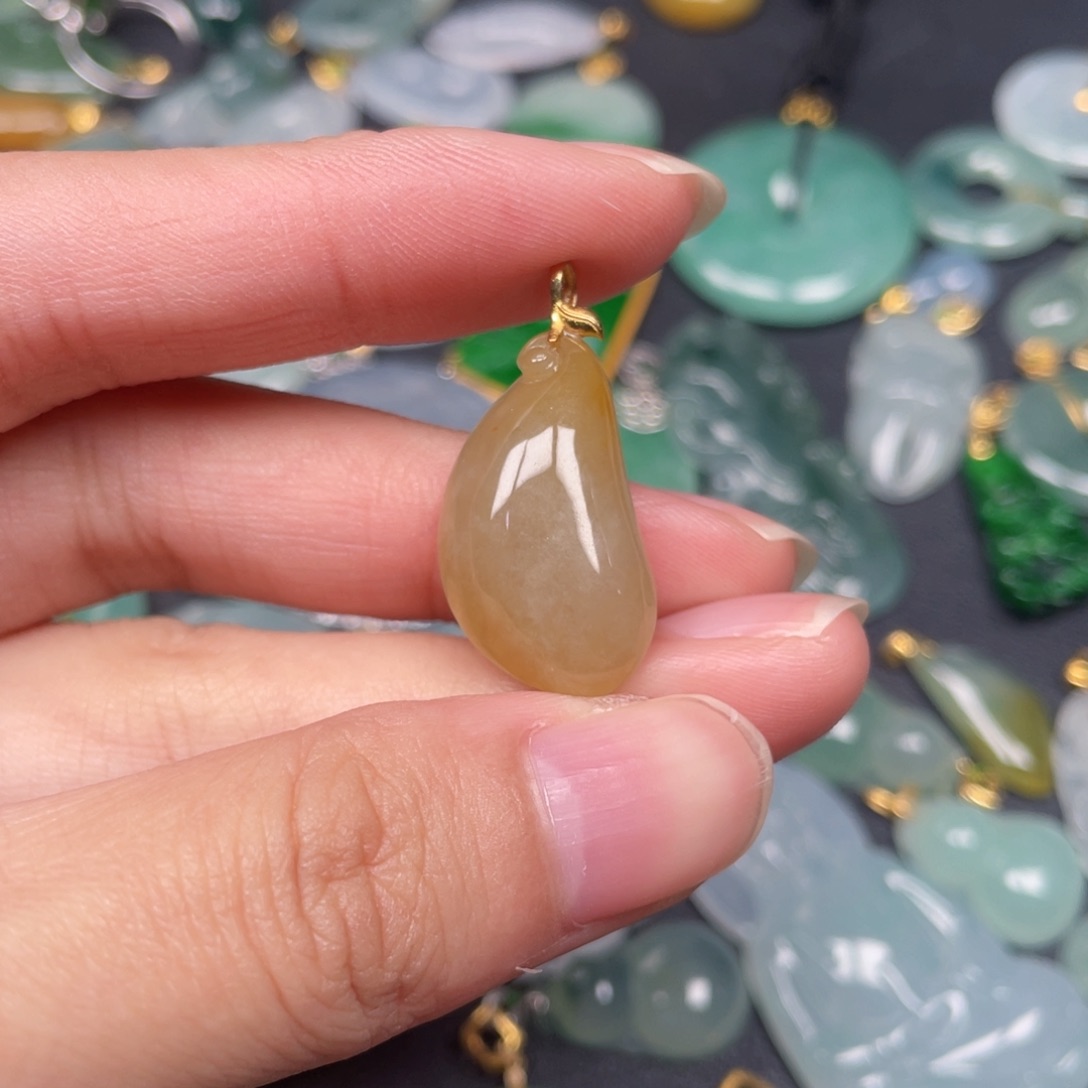 翡翠颈饰18K金镶嵌翡翠