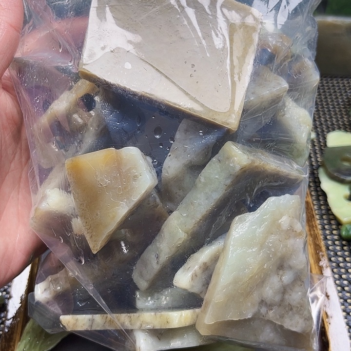 和田玉玉牌未镶嵌小*