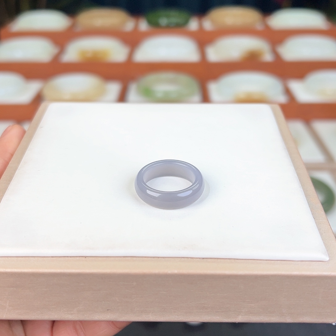 和田玉戒圈未镶嵌烟紫