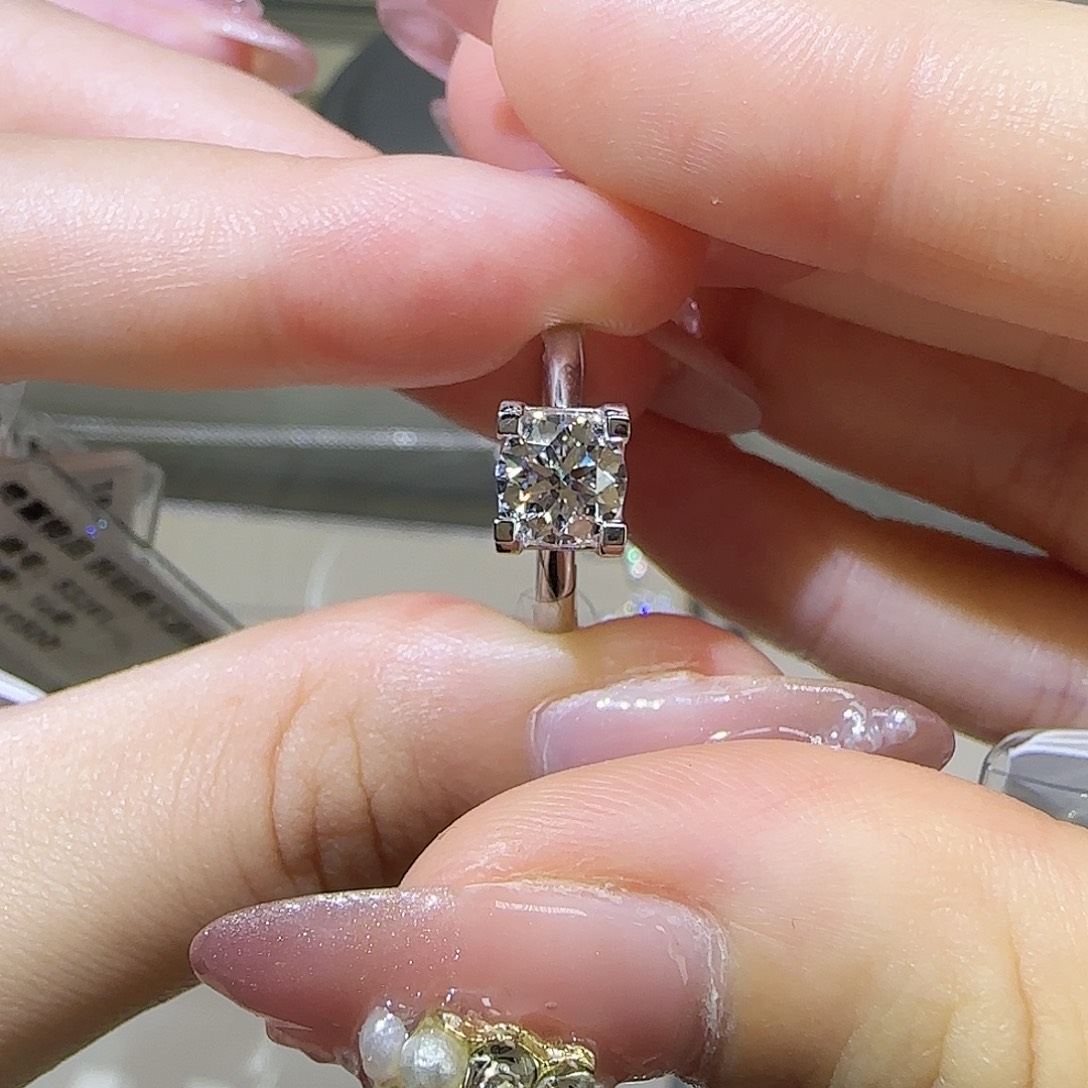 实验室培育钻石铂Pt950镶嵌一卡牛头 10-16圈