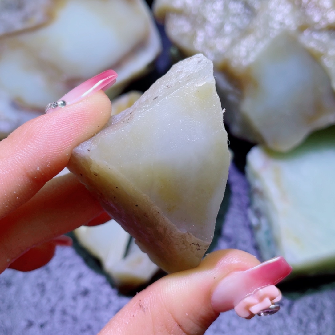 和田玉未镶嵌珠宝半成品