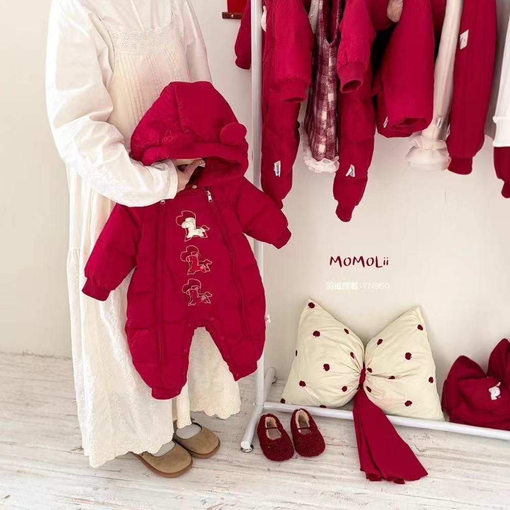 茉茉哩婴幼儿羽绒服拜年服可爱连体服外出保暖白鸭绒新年装