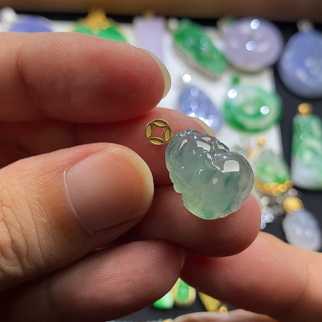 翡翠18K金镶嵌颈饰翡翠