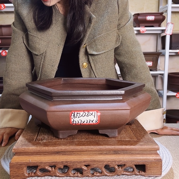 紫砂花盆等多种装饰