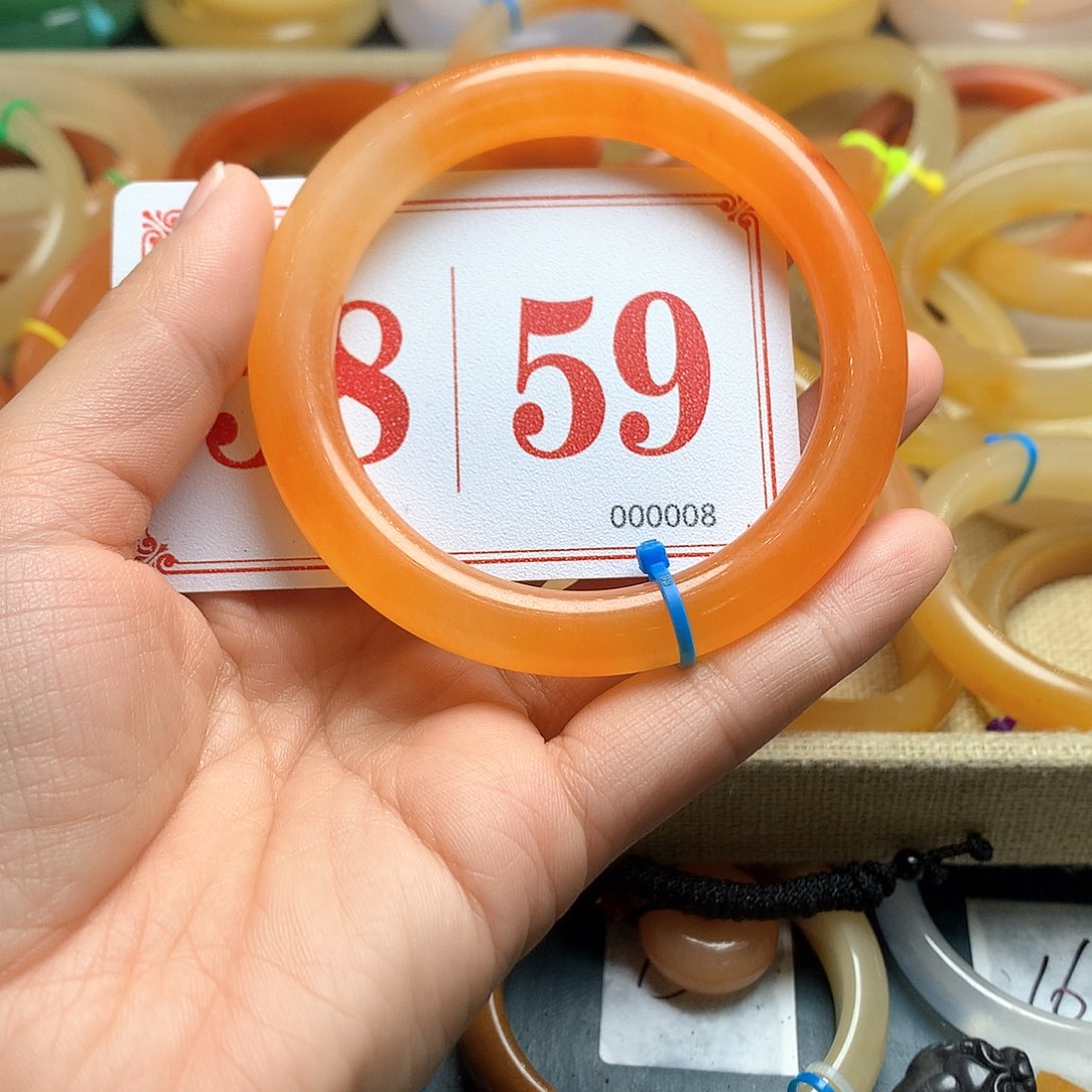 未镶嵌石英质玉（黄龙玉）手镯