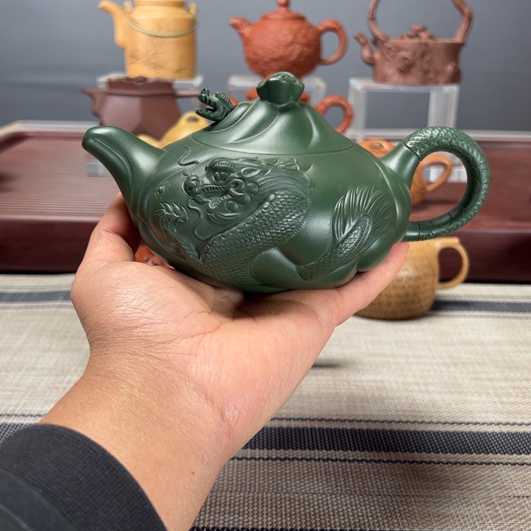 紫砂茶壶赞***?鱼化龙300CC绿泥