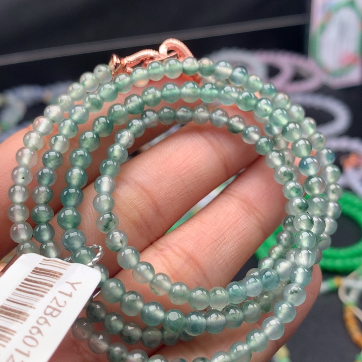 翡翠手镯未镶嵌卡