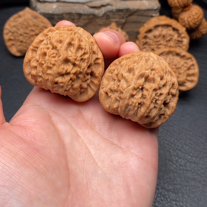 桃核把件全品39三角白