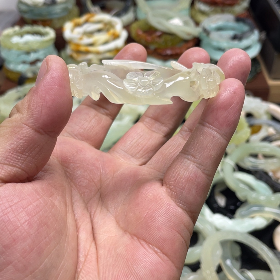 蛇纹石玉未镶嵌手镯