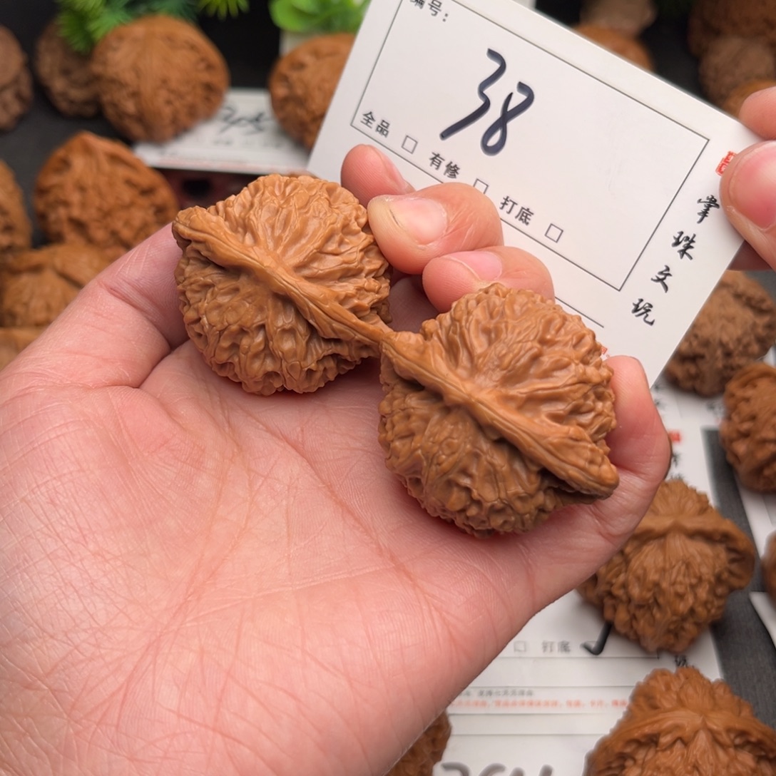 文玩核桃吊坠44桃心38