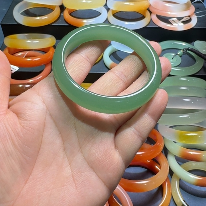 小***呀石英质玉（金丝玉）未镶嵌手镯55