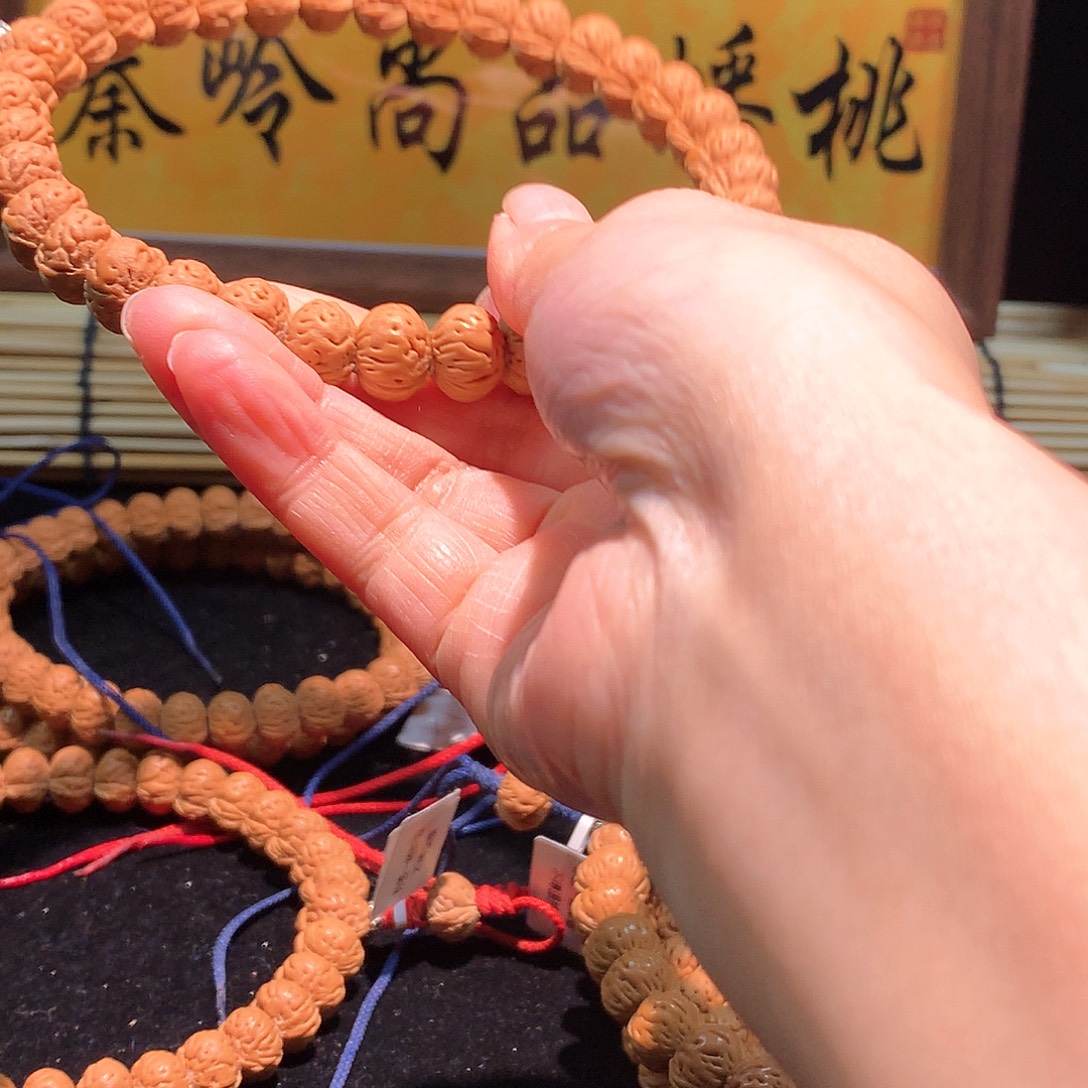 磊***子桃核吊坠大12尺寸手持