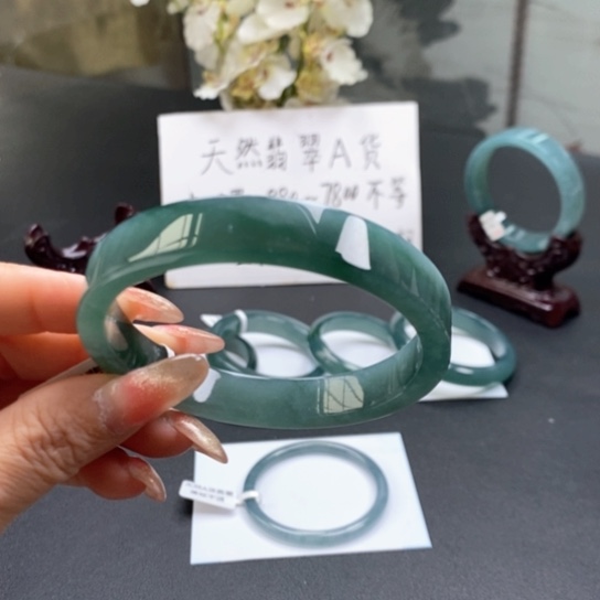 翡翠手镯未镶嵌万**意60尺寸