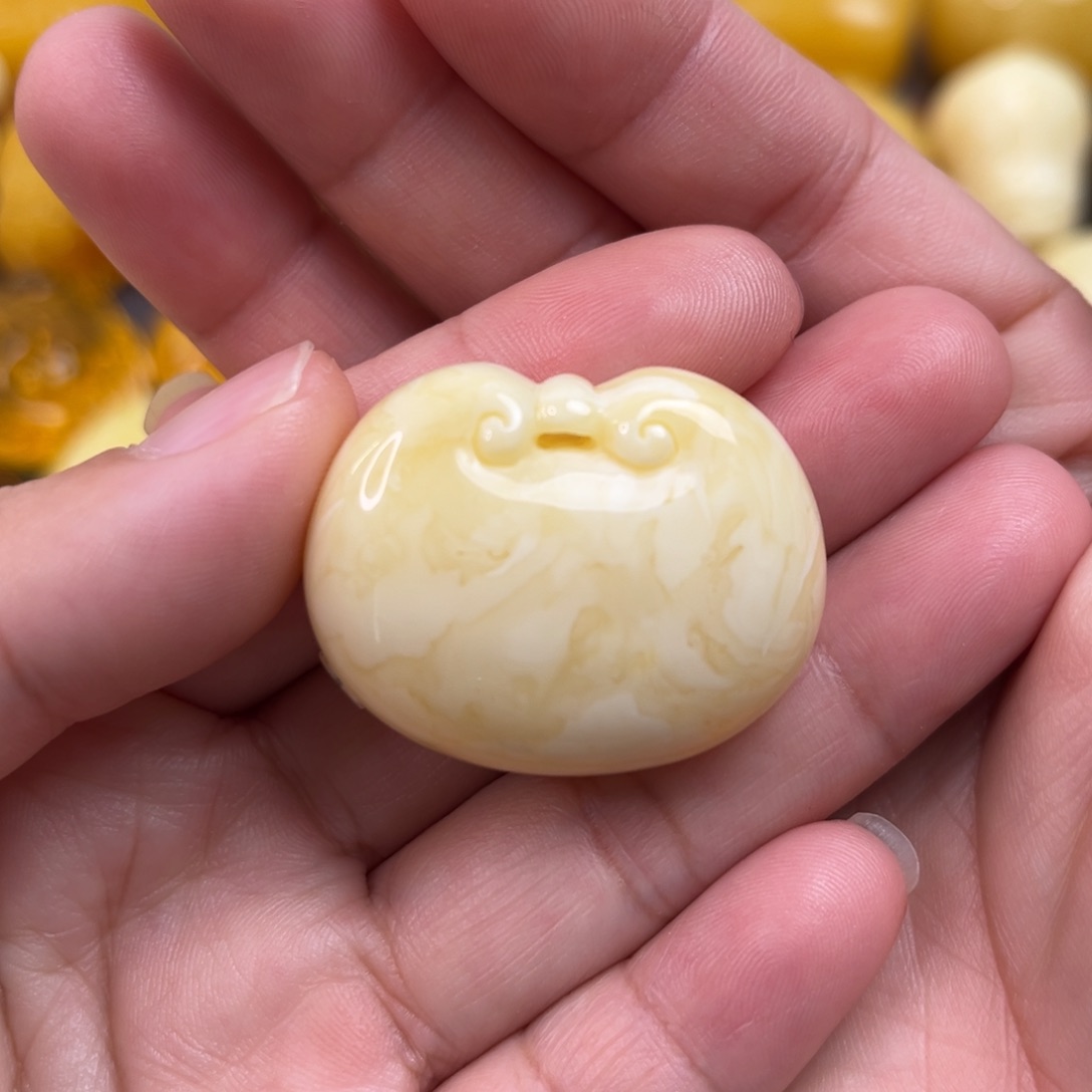 琥珀裸石未镶嵌如意锁