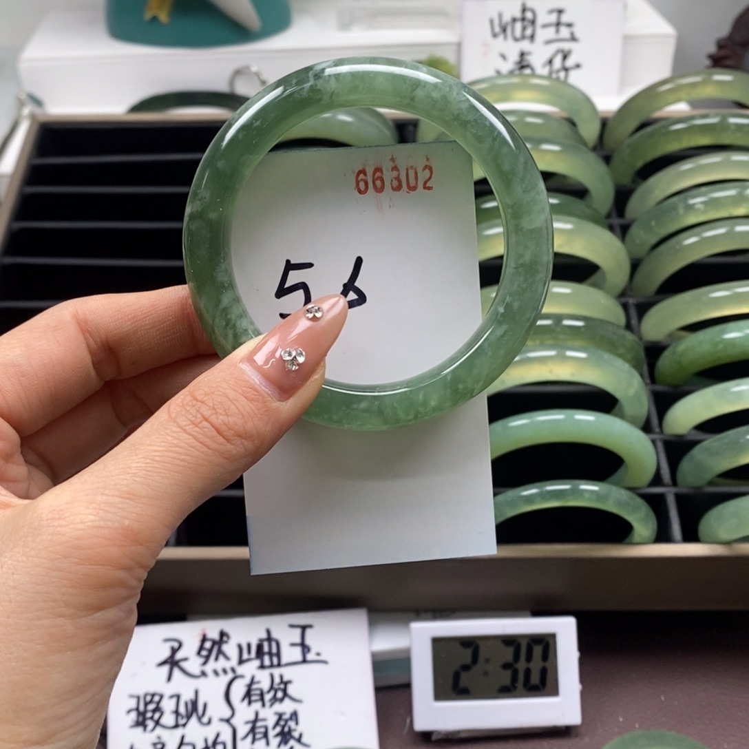蛇纹石玉手镯未镶嵌