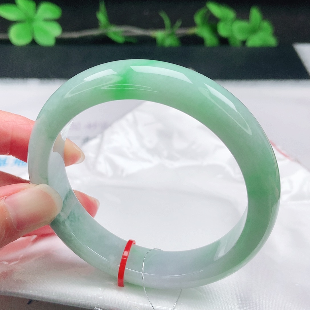 翡翠手镯未镶嵌59圈