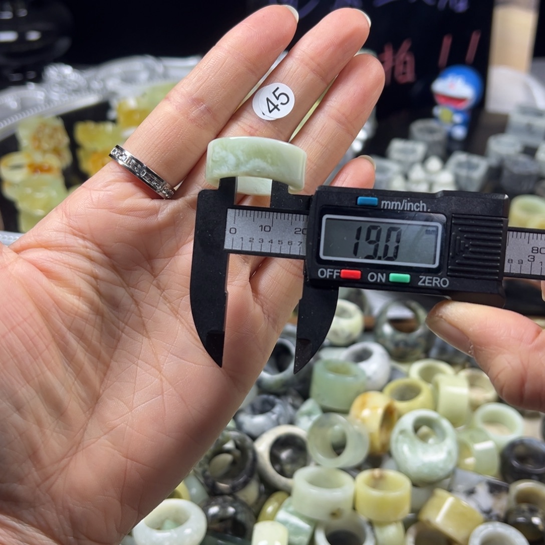 蛇纹石玉未镶嵌戒指