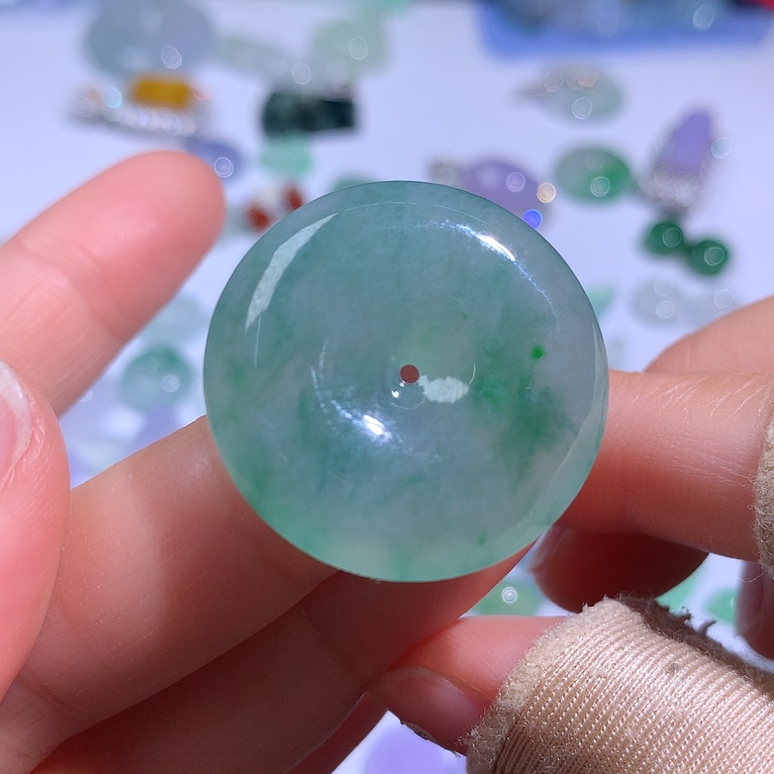 翡翠颈饰未镶嵌扣