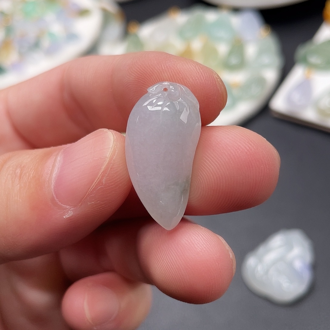 翡翠未镶嵌颈饰福瓜