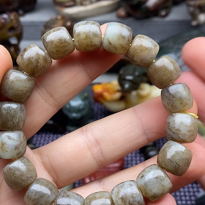 未镶嵌蛇纹石玉颈饰