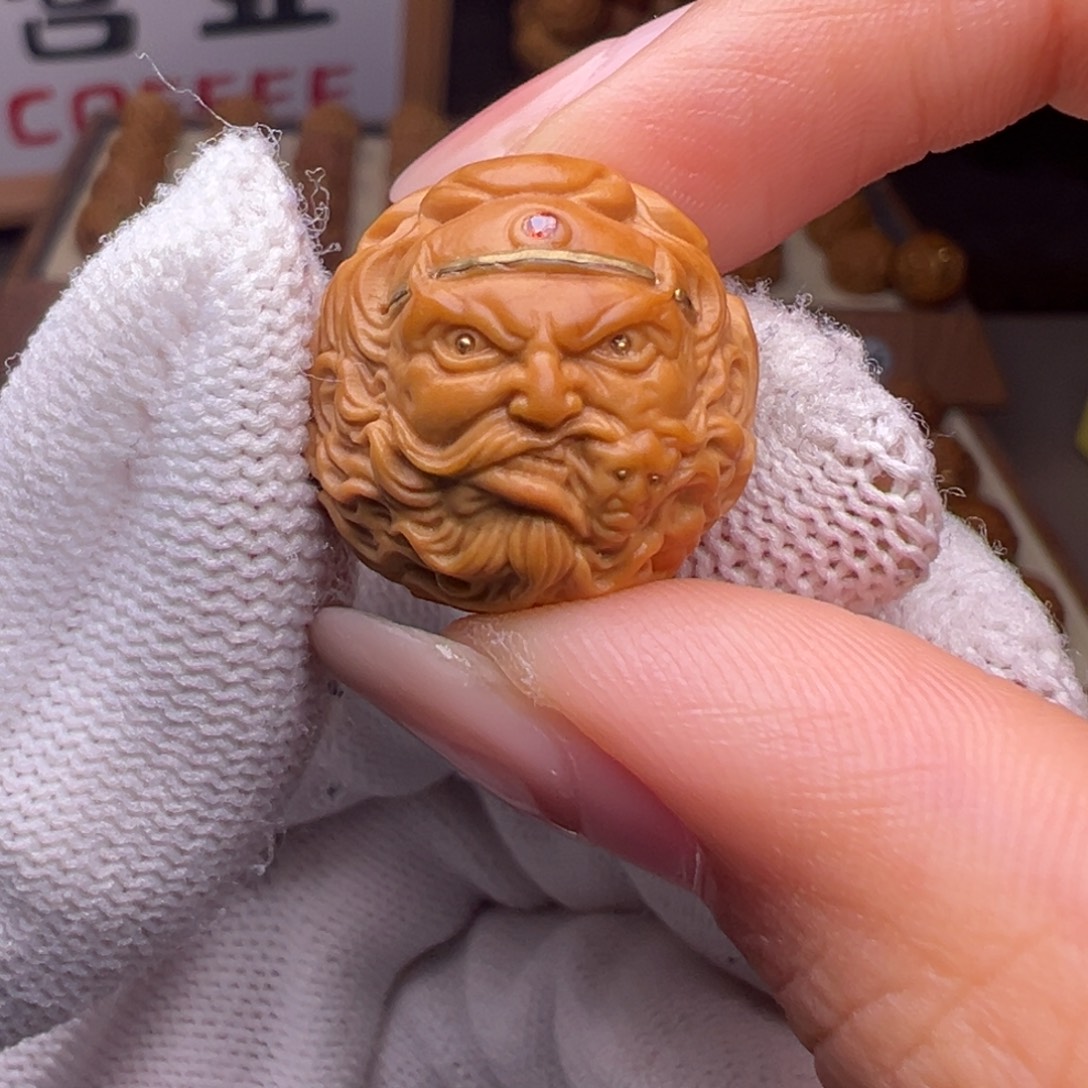 猴头核桃把件镶嵌款钟馗美女全品有正常封口线