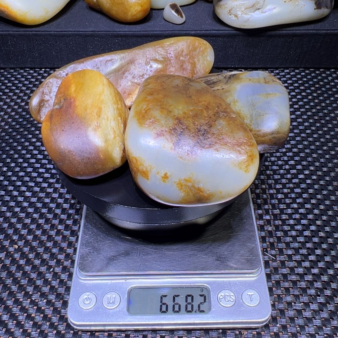 和田玉（子料）未镶嵌吊坠(不含链)668克