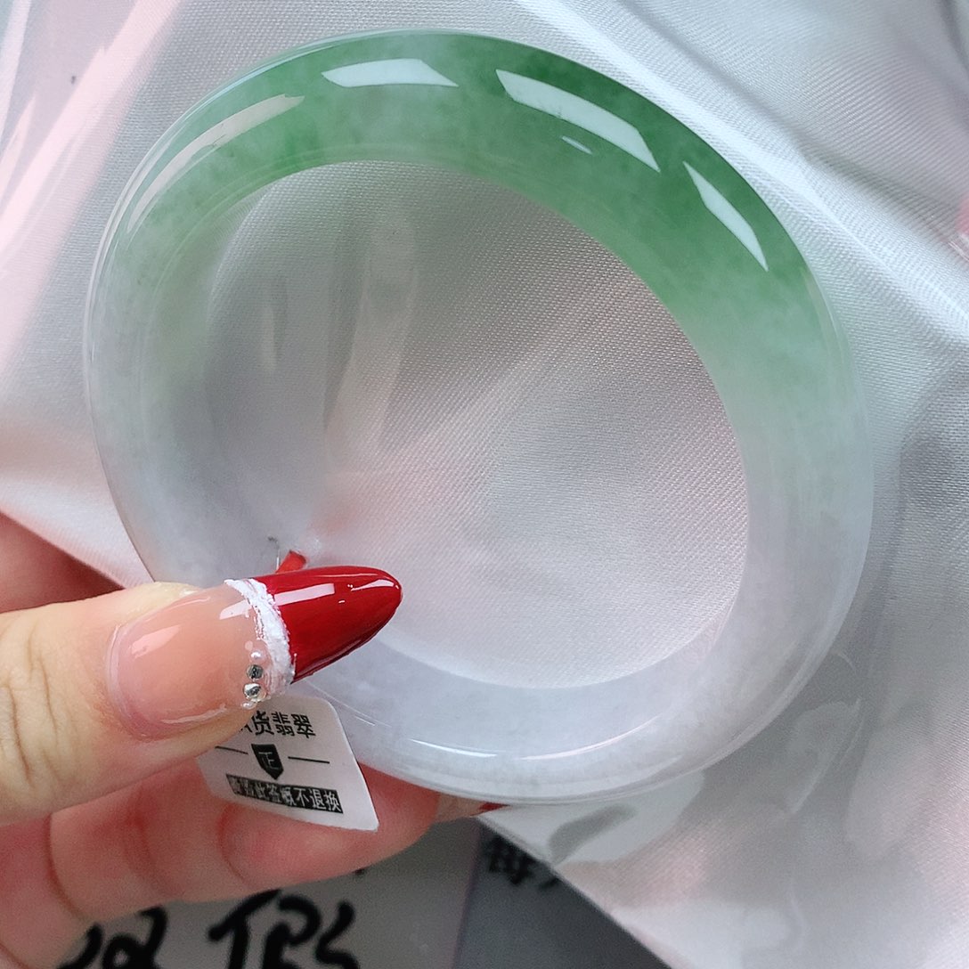 翡翠手镯未镶嵌57圈