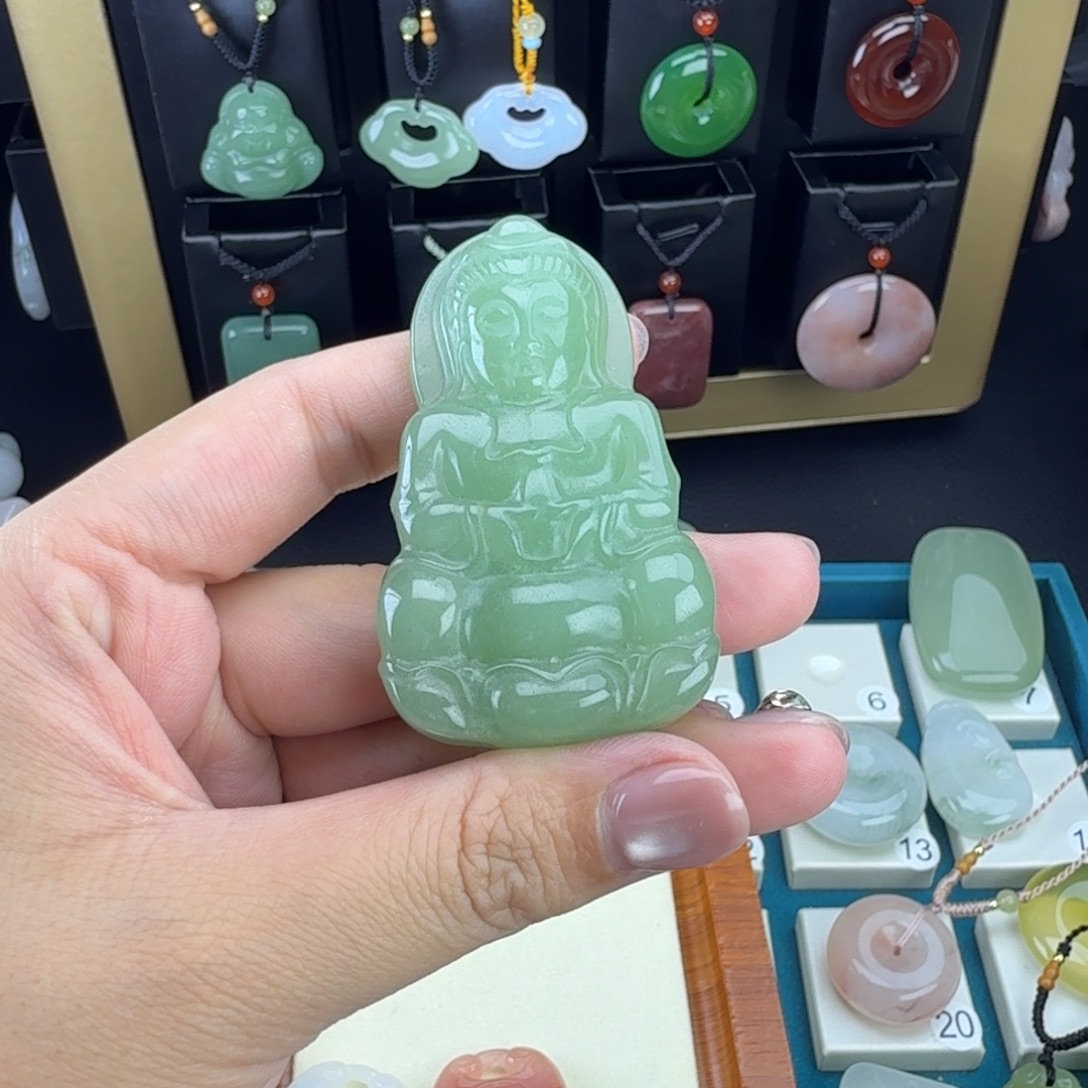 石英质玉未镶嵌颈饰