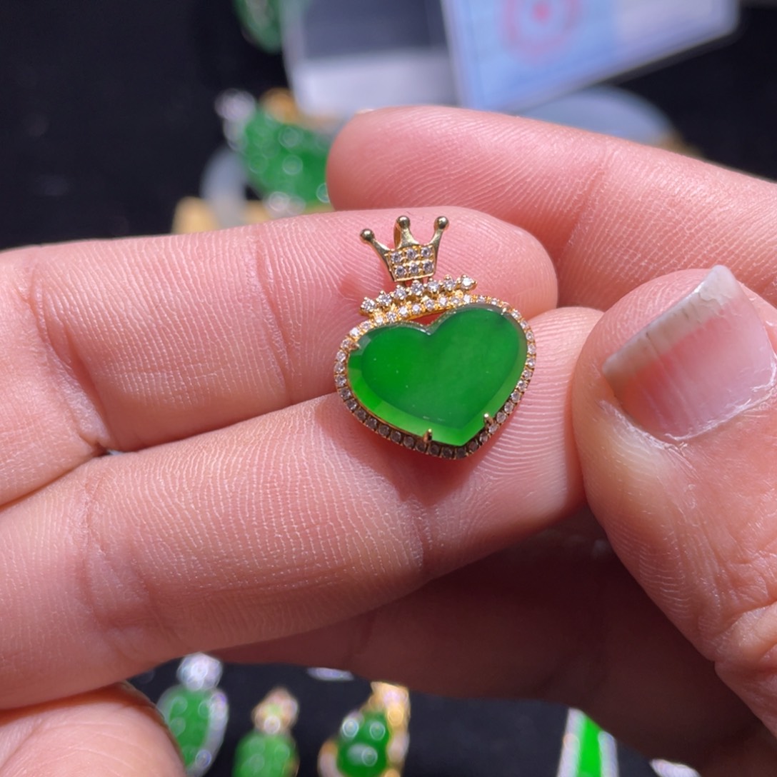 翡翠颈饰18K金镶嵌翡翠