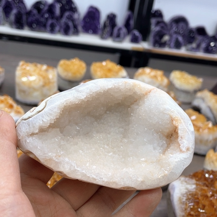 水晶摆件未镶嵌捡漏